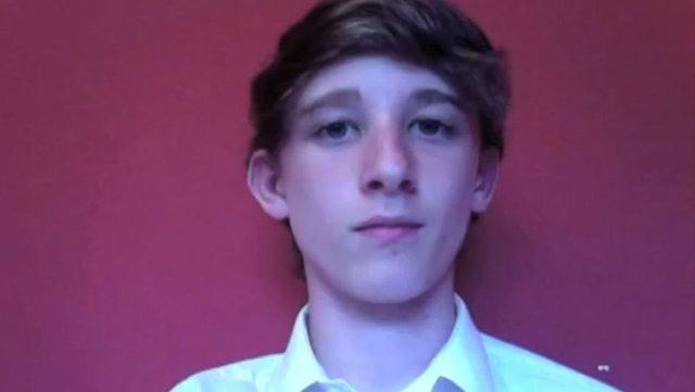 <p>Fotoğrafları birleştirerek video oluşturan&nbsp;gen&ccedil; adam, sabır ve &ouml;zveri gerektiren &ccedil;alışmasını YouTube hesabından paylaştı.&nbsp;</p>

<p>&nbsp;</p>
