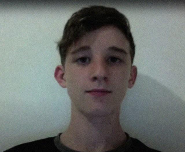 <p>Daha sonra, g&ouml;r&uuml;n&uuml;ş&uuml;mdeki farkı anlamak i&ccedil;in&nbsp;bir hafta boyunca her g&uuml;n&nbsp;fotoğrafımı&nbsp;&ccedil;ekmeye karar verdim.</p>

<p>&nbsp;</p>
