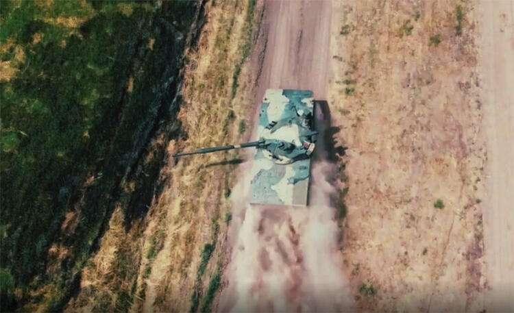 <p>ABD ordusu benzer bir testi tanıtımı Vietnam Savaşı sırasında yapılan M551 Sheridan isimli tankla daha önce gerçekleştirmiş fakat karşılaşılan sorunlar nedeniyle projeyi 2004 yılında rafa kaldırmıştı.</p>
<ul>
</ul>