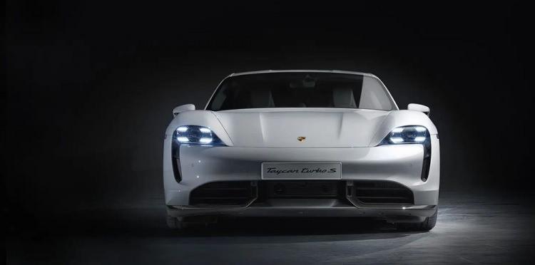 <p>PORSCHE<br />
Porsche Taycan 4S, Turbo ve Turbo S</p>
