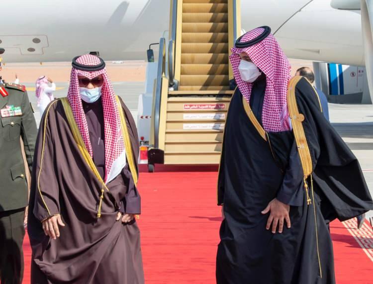 <p>Körfez İşbirliği Konseyi (KİK) 41. zirvesi, Suudi Arabistan’ın kuzeybatısındaki El-Ula kentinde düzenlendi. Zirvede katılımcı ülkeler, Katar ile krizi sonlandıran Al-Ula bildirisini imzaladı.</p>
