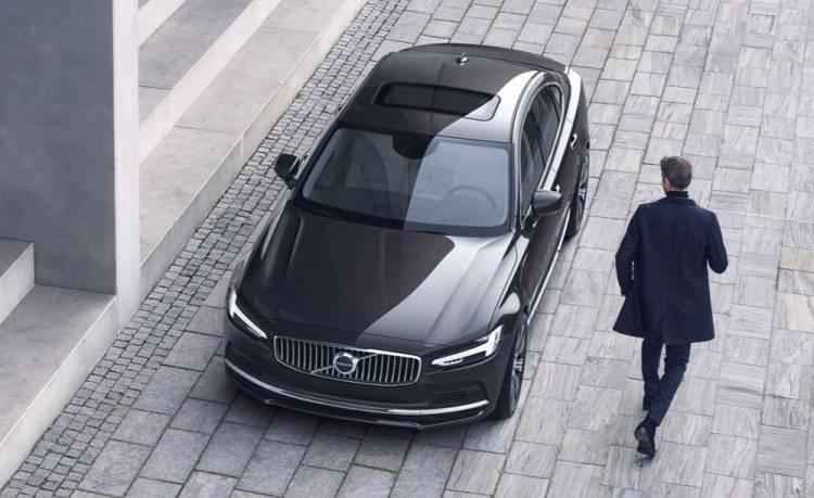 <p>S90 B6 AWD Inscription Mild Hybrid Benzin 1.969 cc. 300 hp 8 ileri Geartronic - 962.250 TL</p>
<p>S90 Recharge T8 eAWD Inscription Plug-in Hybrid Benzin 1.969 cc. 303+87 hp 8 ileri Geartronic - 1.064.025 TL</p>