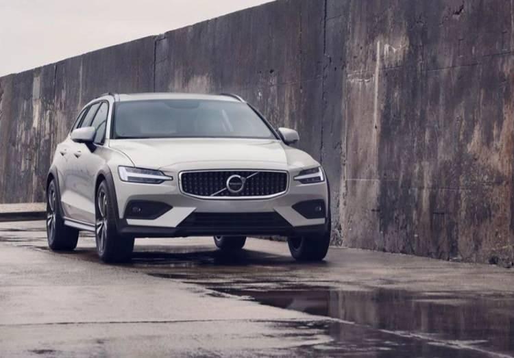 <p>VOLVO<br />
Volvo V60 Cross Country B5 AWD - Mild Hybrid 1.969 cc. 250 hp 8 ileri Geartronic -<br />
<br />
676.838 TL</p>