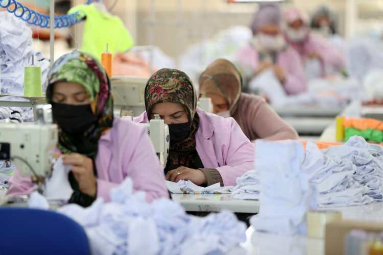 <p>Zahide Arı (55), evlendikten&nbsp;bir yıl sonra kızının d&uuml;nyaya gelmesinin ardından eşi Nihat Arı'nın kansere yakalandığını &ouml;ğrendi.</p>

