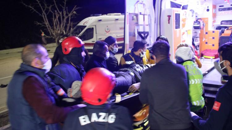 <p>2 yaralıdan 12 yaşındaki kız &ccedil;ocuğunun kazada annesi, dedesi ve anneannesini kaybettiği &ouml;ğrenildi.</p>
