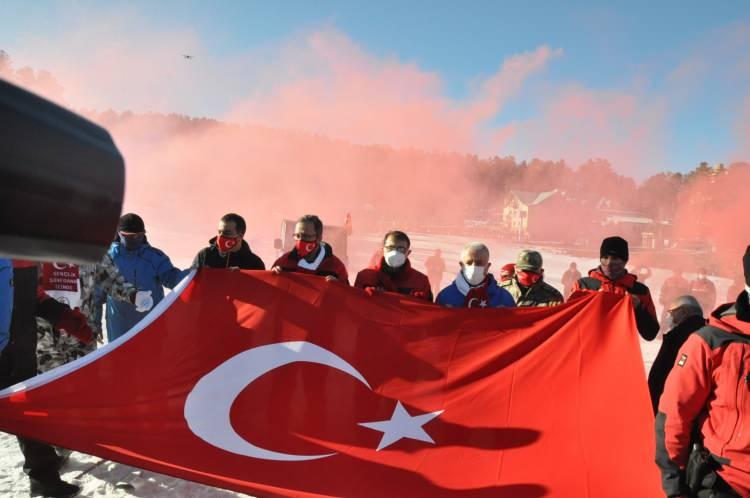 <p>65. Hükümet Ulaştırma, Denizcilik ve Haberleşme Bakanı Ahmet Arslan da, “Biz Karslılar olarak 2 bakanı birden ağırlıyor olmanın mutluluğunu ve gururunu yaşıyoruz. 106’ncı yılında <strong>Sarıkamış</strong> Şehitlerimiz başta olmak üzere bütün şehitlerimizi, ecdadı rahmetle, minnetle anıyoruz, saygılarımızı sunuyoruz. İnşallah onların izinden yürümeye bugün olduğu gibi yarında devam edeceğiz.” diye konuştu.</p>
