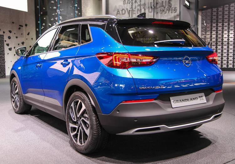 <p>Stoklarla sınırlı Grandland X Enjoy Black Edition donanımı ise <strong>305.000 TL</strong>’den başlayan fiyatlar ile showroomlarda yerini alıyor.</p>
