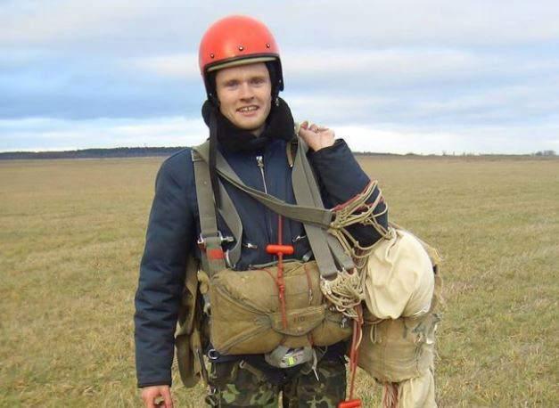 <p>Cassena-150 tipi uçağın güvenli iniş yaptığı ifade edilirken, kazada, Piper-150 tipi uçağın pilotu Nikolai İvanov’un ve 2 mürettabatın hayatını kaybettiği açıklandı. </p>
