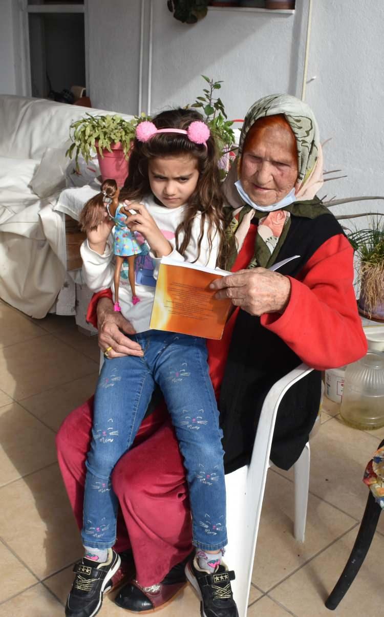 <p>Muğla'da kendi &ccedil;abasıyla &ouml;ğrendiği okumayı 70 yaşında gittiği kursla geliştiren Şefika Cebeci, ilerlemiş yaşına rağmen okuma azmiyle &ccedil;evresindekilere &ouml;rnek oluyor.</p>
