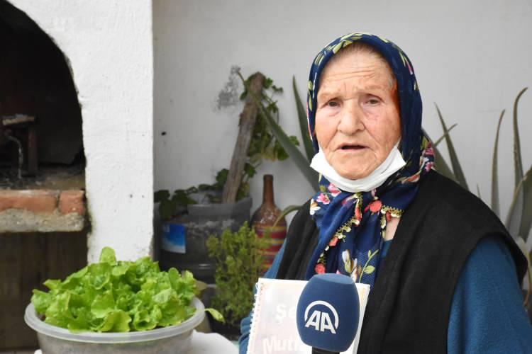 <p>&Ouml;rnek olması i&ccedil;in&nbsp;kızıyla Cebeci'yi ziyaret eden&nbsp;&ouml;ğretmen Veysel K&ouml;se de herkese Şefika Cebeci'yi &ouml;rnek g&ouml;sterdiğini kaydetti.</p>

<p>&nbsp;</p>
