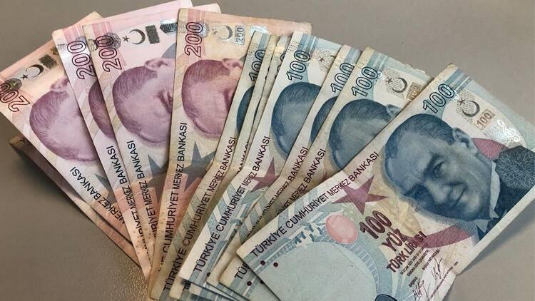 <p>Aralık ayı enflasyonun belli olmasıyla birlikte Bağ-Kur esnaf emeklilerinin en düşük maaşı 2.044 lira 43 kuruş oldu.</p>

<p>2000 öncesi SSK emeklilerin en düşük maaşı 2.419 lira oldu.</p>
