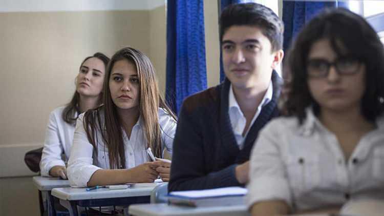 <p>Özellikle Kovid-19 salgın sürecinde yürütülen uzaktan eğitim faaliyetlerini destekleyerek yabancı dil eğitiminde verimliliği artırabilmek amacıyla hazırlanan etkinlik kılavuzları EBA’da <strong>http://tegmmateryal.eba.gov.tr</strong> sayfasında ilgili sınıf düzeylerinin İngilizce dersi sekmesinin altında yerini aldı.  </p>
