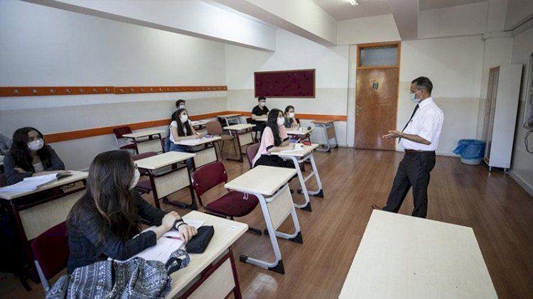 <p><strong>“Communicative Supplementary Materials for English Language Teachers and Students”</strong> isimli kitaplar, alanında uzman danışman akademisyenlerin rehberliğinde İngilizce öğretmenleri tarafından ilkokul 2. sınıftan 8. sınıfa kadar her sınıf seviyesinde ayrı ayrı oluşturuldu.</p>
