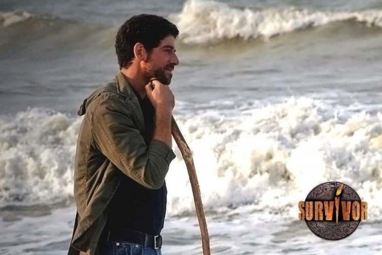 <p><strong>ÜNLÜLER TAKIMI<br />
SURVİVOR 2021 YARIŞMACISI CEMAL HÜNAL KİMDİR?</strong></p>
<p><strong>Cemal Hünal, 2 Ekim 1976, İstanbul doğumlu, Türk oyuncudur. Saint Benoit Fransız Lisesi'nde iki yıl okuduktan sonra yaşadığı disiplin sorunu nedeniyle ailesi tarafından İskoçya'ya, Gordonstoun International Summer School'a gönderildi. Lisenin ardından Londra'da tasarım okumaya karar vererek bir süre burada yaşadı, ardından oyunculuk eğitimi için Los Angeles'a gitti. Ucla Extension'da, Santa Monica College'de ve London Film School'da tiyatro ve sinema eğitimi aldı. Amerika Birleşik Devletleri'nde çeşitli kısa filmlerde rol aldıb Çağan Irmak'ın yönetmenliğini yaptığı Ulak ve Issız Adam filmlerinde başrol oynadı . Bir Zamanlar Osmanlı: Kıyam dizisindeki Murat rolü için Osmanlı tekniğine dayalı dövüş için Polonyalı hocalardan eğitim aldı.</strong></p>
<p><strong>CEMAL HÜNAL YER ALDIĞI SİNEMA FİLMLERİ</strong></p>
<p><strong>Türkler Geliyor: Adaletin Kılıcı (2020)</strong></p>
<p><strong>Sinyalciler: Son Akşam Yemeği (2017)</strong></p>
<p><strong>Atçalı Kel Mehmet (2017)</strong></p>
<p><strong>Kırmızı (2015) - Umut</strong></p>
<p><strong>Günce (2013) - Cengiz</strong></p>
<p><strong>Romantik Komedi 2: Bekarlığa Veda (2013) - Mert</strong></p>
<p><strong>Kaos Örümcek Ağı (2012) - Mansur</strong></p>
<p><strong>Ayaz (2012) - Şahin</strong></p>
<p><strong>Romantik Komedi (2009) - (2010) - Mert</strong></p>
<p><strong>Peşpeşe - (2010) - Bora</strong></p>
<p><strong>Issız Adam : Çağan Irmak - (2008) - Alper</strong></p>
<p><strong>Ulak : Çağan Irmak - (2007) - Ulak İbrahim</strong></p>
<p><strong>CEMAL HÜNAL YER ALDIĞI DİZİLER</strong></p>
<p><strong>Asi (2007-2009) - Kerim</strong></p>
<p><strong>Kış Masalı (2009) - Ali Murat</strong></p>
<p><strong>Adanalı (2010) - Alex</strong></p>
<p><strong>Seni Bana Yazmışlar (2011) - Yalçın</strong></p>
<p><strong>Bir Zamanlar Osmanlı: Kıyam (2012) - Murat</strong></p>
<p><strong>Osmanlı Tokadı (2013) - Moğol</strong></p>
<p><strong>Tatar Ramazan (2013) - Rüstem Sinan</strong></p>
<p><strong>Paramparça (2014) - Alper</strong></p>
<p><strong>Diriliş Ertuğrul (2017) - Tekfur Ares</strong></p>
<p><strong>Tozkoparan (2019) - Celal Hoca</strong></p>