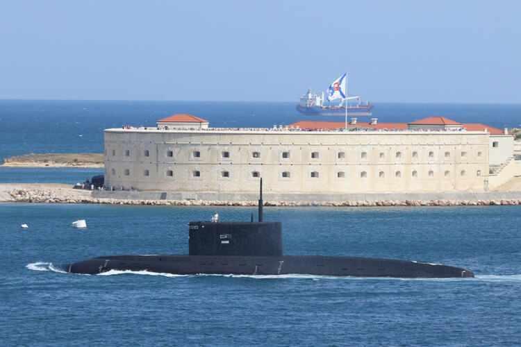 <p>"Çok derinlerde, çok çok derinlerde, kıtalararası menzilde, denizaltılardan, en son model torpidolardan, en hızlıları da dahil gemilerden birkaç kat daha hızlı insansız denizaltı araçlarının geliştirildiğini söyleyebilirim. Az gürültü yapıyorlar, yüksek manevra kabiliyetine sahipler ve yenilmezler."</p>
<ul>
</ul>