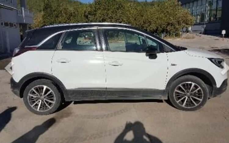 <p><strong>2017 model Opel Crossland benzinli</strong><br />
İhale başlangıç bedeli 111 bin lira<br />
Muhammen bedeli: 220 bin lira</p>