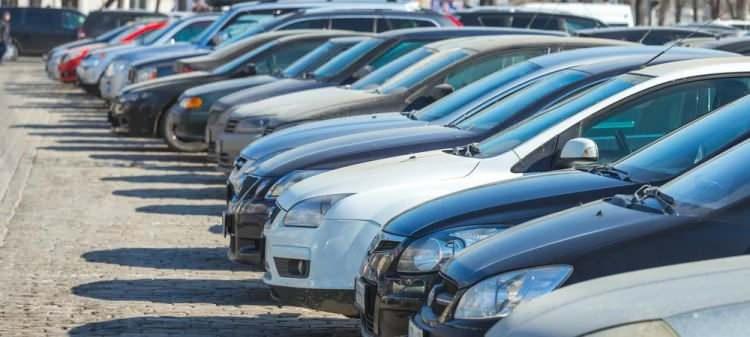 <p>Peki ihaleye Nasıl katılım sağlanıyor?: İhaleye katılabilmek için belirlenen bankaya teminat yatırılması gerekiyor. İhaleyi kazanamazsanız teminatınızı icra dairesi banka hesabınıza kesinti yapılmadan aktarıyor.</p>
