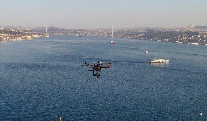 <p>Türkiye’de vakaların artış göstermesi ile birlikte sokağa çıkma kısıtlamaları ilan edilmeye başlandı. Mimarlik Fotoğrafçısı Emre Dörter ve Drone Pilotu Mustafa Erkatırcı şehrin salgından etkilendiği bu durumu Drone görüntüleyerek belgelemeye başladılar.</p>
