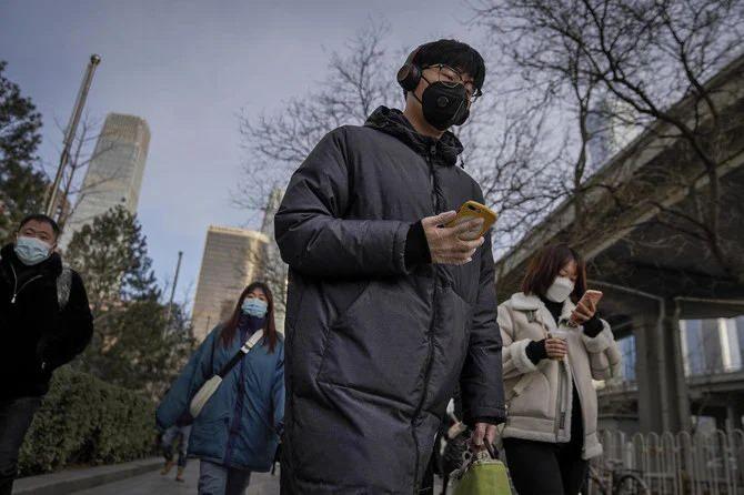 <p>Sakinlerin 'acil durumlar' olmadığı sürece kasabayı terk etmeleri yasaklandı. Ayrıca üç gün içinde alınmış negatif test sonucuna sahip olmaları mecbur kılındı.</p>

<p> </p>
