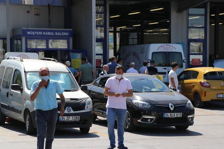 <p><strong>YENİ TAŞITIN VERGİSİ</strong></p>
<p>Yeni taşıt alımında aracın, yılın ilk 6 aylık döneminde ve birinci taksitin ödenme süresi geçtikten sonra alınması halinde, birinci taksit bir ay içinde, ikinci taksit temmuzda ödeniyor.<br />
</p>