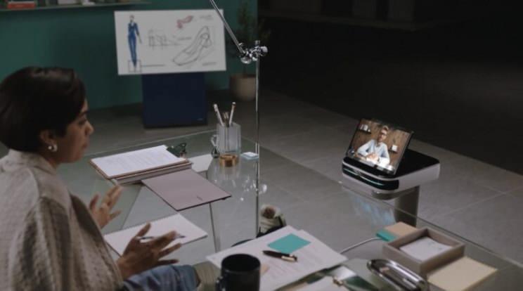 <p>Samsung'un Bot Care hayatınızı düzenlemenize yardımcı olmak için geliştirildi. hem robotik bir asistan hem de refakatçi olarak hareket ederek randevuları planlıyor, siz evden çalışırken meslektaşlarınızla görüntülü görüşme yapmanıza yardımcı oluyor, daha iyi alışkanlıklar geliştiriyor ve gün boyunca size rehberlik ediyor.</p>
