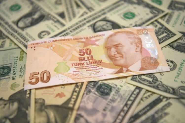<p><strong>MUHTAÇ ASKER AİLESİ YARDIMI:</strong></p>
<p>Askere giden kişi evli ise resmi nikahlı eşine, bekar ise annesi, anne hayatta değilse babası başvuru yapabiliyor. Aylık 400 TL olan ödeme 2 ayda bir 800 TL olarak PTT'ye yatırılıyor. Ödeme şu anda en fazla 12 ay. Başvurular Sosyal Yardımlaşma ve Dayanışma Vakfı'na.</p>