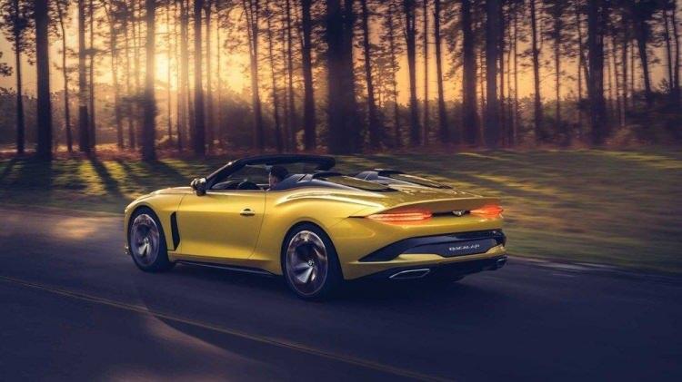 <p><strong>YENİLİK&Ccedil;İ BENTLEY BACALAR</strong></p>

<p>İngiliz Bentley'in en dikkat &ccedil;ekecek modellerinden biri olan Bacalar'ın tanıtımı yapıldı.&nbsp;</p>

<p>Bentley'in iki koltuklu olarak &uuml;rettiği tek otomobil olan modelden sadece 12 adet &uuml;retilecek.&nbsp;</p>
