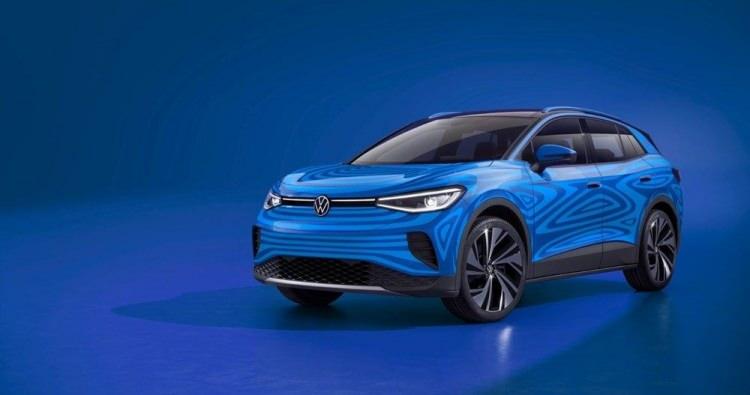 <p><strong>VW'İN TAMAMEN ELEKTRİKLİ İLK KOMPAKT SUV'Sİ</strong></p>

<p>Cenevre Otomobil Fuarı&rsquo;nın iptal edilmesinin ardından, Volkswagen'in fuarda sergilemeyi planladığı yeni modelleri, online ger&ccedil;ekleştirilen bilgilendirmeyle tanıtıldı.</p>

<p>Volkswagen, 3 Mart&rsquo;ta Wolfsburg&rsquo;da ger&ccedil;ekleşen canlı lansman etkinliğinde ID.3 modelinin seri &uuml;retim versiyonlarının yanı sıra markanın bu modeli takip edecek ilk elektrikli SUV modeli ID.4&rsquo;&uuml;n de tanıtımını ger&ccedil;ekleştirdi.</p>
