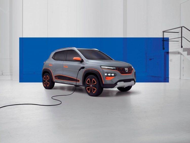 <p><strong>DACİA'DAN ELEKTRİKLİ SPRİNG</strong></p>

<p>Dacia, Spring modeli ile tarihinde yeni bir sayfa a&ccedil;ıyor.&nbsp;Spring,&nbsp;Dacia'nın&nbsp;y&uuml;zde 100 elektrikli ilk modeli.</p>

<p>Model 4 kişilik, geniş hacimli, %100 elektrikli bir şehir otomobili olarak karşımıza &ccedil;ıkıyor.</p>
