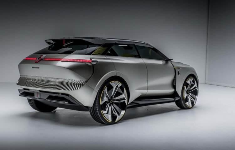 <p><strong>ARTIRILABİLİR BATARYA</strong></p>

<p>Konseptin şehir versiyonu 40 kWh ak&uuml; kapasitesiyle, g&uuml;nl&uuml;k kullanımlar i&ccedil;in yeterli olan 400 kilometre menzile sahip.&nbsp;&nbsp;Daha uzun mesafeler s&ouml;z konusu olduğunda ara&ccedil; &ouml;zel bir istasyonda seyahat moduna d&ouml;n&uuml;şt&uuml;r&uuml;l&uuml;yor ve sadece birka&ccedil; saniye i&ccedil;inde otomobile 50 kWh kapasiteli pil takılarak menzil 700 kilometreye &ccedil;ıkıyor.</p>
