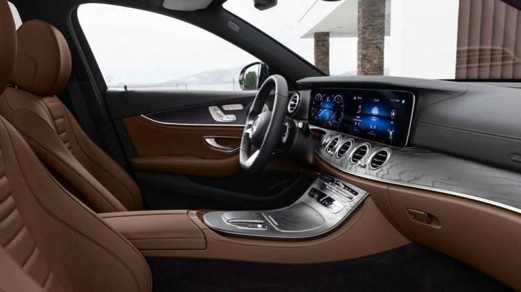 <p>Makyaj operasyonu sonrasında 2020 E-Serisi, 12.3" boyutlu ekranlara sahip dijital g&ouml;sterge paneli ve dokunmatik multimedya ekranından oluşan MBUX adlı bilgi eğlence sistemine kavuştu.</p>
