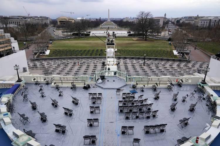 <p>Pentagon'un yine Virginia tarafına bakan 2’nci Koridor Girişi dışında tüm kapıları hafta sonundan itibaren 21 Ocak'a kadar kapatıldı.</p>
<p>Yine aynı tarihler arasında Virginia-Washington arasında çalışan metro hatlarının, Pentagon durağında durmadan Washington'a veya Virginia tarafına devam edeceği açıklandı.</p>
