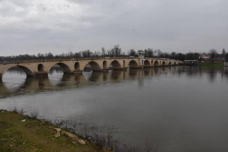 <p>Kentte perşembe g&uuml;n&uuml;nden itibaren de Balkanlar &uuml;zerinden gelen kar yağışı bekleniyor.</p>
