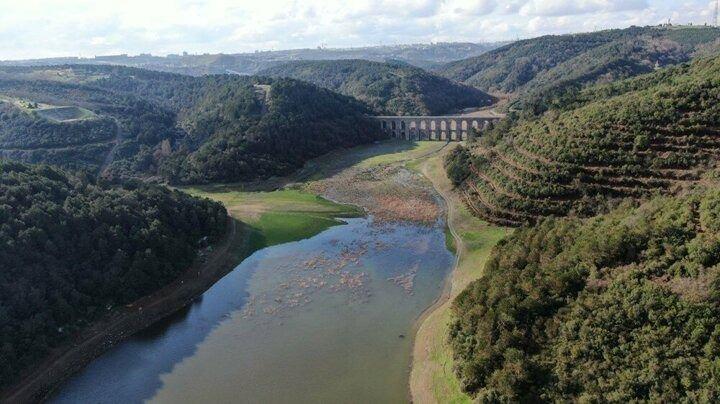 <p>İstanbul barajlarında bir ka&ccedil; hafta &ouml;nce y&uuml;zde yirminin altına inen doluluk oranları son g&uuml;nlerde yaşanan kar ve yağmur şeklindeki yağışların ardından hızla y&uuml;kselişe ge&ccedil;ti.</p>
