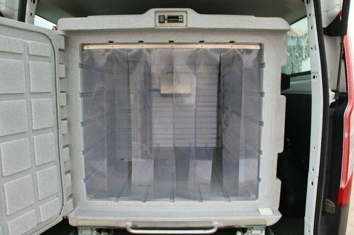 <p>Merkez Depolarında, 10&rsquo;dan fazla iklimlendirmeli ve artı 20 derece ile eksi 20 derece arasında ayarlanabilir sıcaklıkta, aşı ve ila&ccedil; taşımaya uygun 60-90 metrek&uuml;p hacminde iklimlendirme &ouml;zelliğine sahip ara&ccedil; bulunuyor. Ara&ccedil;ların tasarımı ve tedariki yine Sağlık Bakanlığı tarafından sağlandı.</p>
