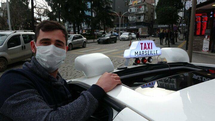 <p>’Taxi Marseille’ tabelasından, bagaj spoilerine kadar bütün modifiye parçalarını otomobiline ekleyen Malkoç, Trabzon caddelerinde gezerken dikkatlerine üzerine topluyor.</p>
