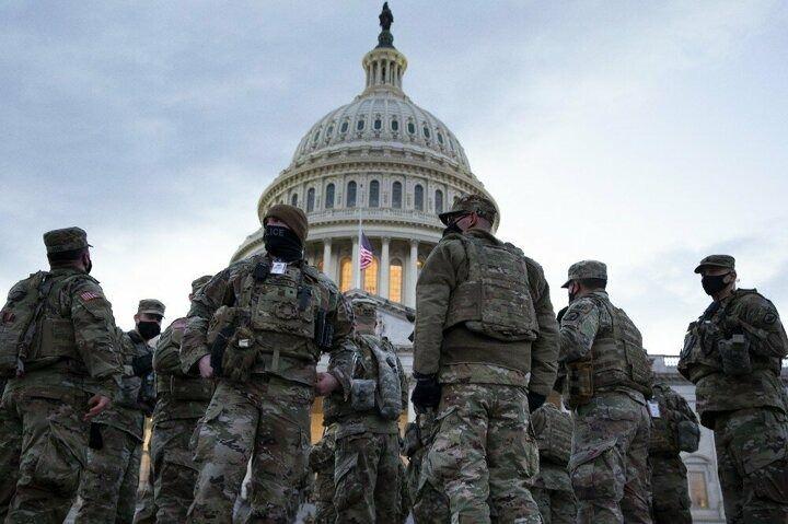 <p>ABD'nin seçilmiş başkanı Joe Biden'ın 20 Ocak'taki yemin töreni öncesi, başkent Washington'daki güvenlik önlemleri en üst seviyeye çıkarıldı. Çok sayıda polis ve Ulusal Muhafız güvenlik önlemleri kapsamında Kongre Binası yakınlarına getirildi.<br />
 </p>

