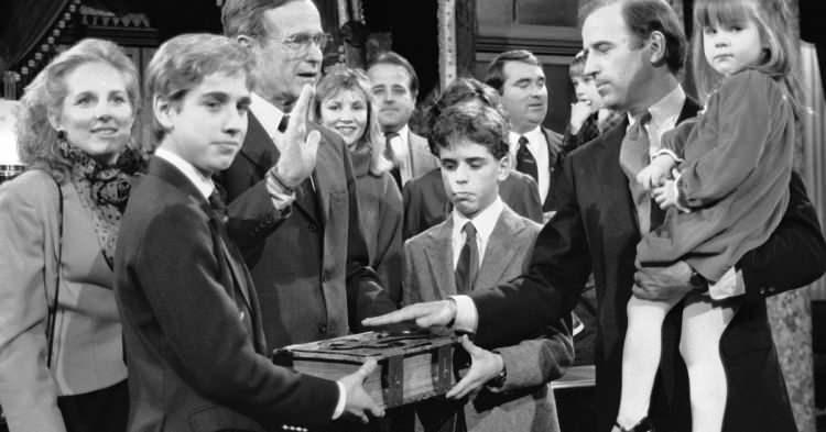 <p>1973Aynı İncil, Biden'ın Delaware Senatörü seçildiği her seçimin ardından da kullanıldı. (1973)</p>