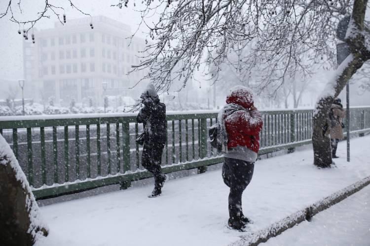 <p>İstanbul’da kar yağışı vatandaşlara zor anlar yaşattı</p>

<p>​</p>
