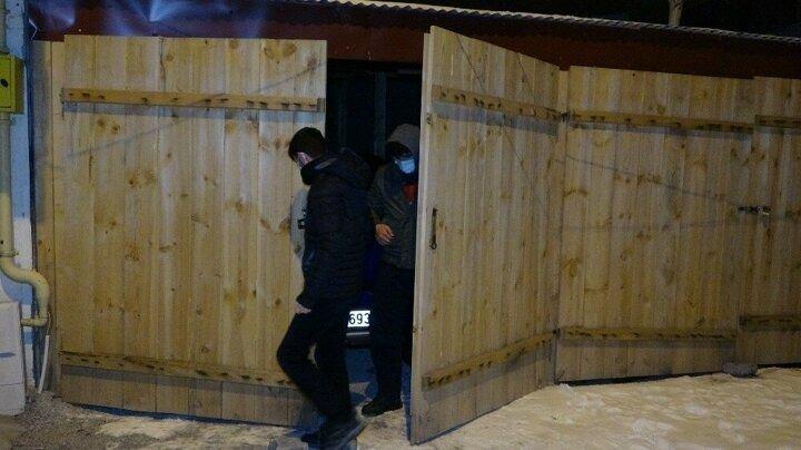 <p>Ardahan'da akşam saatlerinde etkili olan soğuk hava g&uuml;nd&uuml;z saatlerinde de etkisini s&uuml;rd&uuml;r&uuml;nce hayat durma noktasına geldi.</p>
