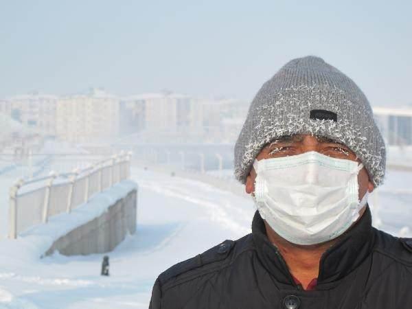<p>Doğu Anadolu Bölgesi'nde en soğuk yerleşim birimi, sıfırın altında 32.7 derece ile Ağrı'nın Hamur ilçesi oldu. Sibirya soğuklarının hüküm sürdüğü bölgede, birçok yerleşim biriminde gece hava sıcaklığı eksi 30 dereceyi aştı. </p>
