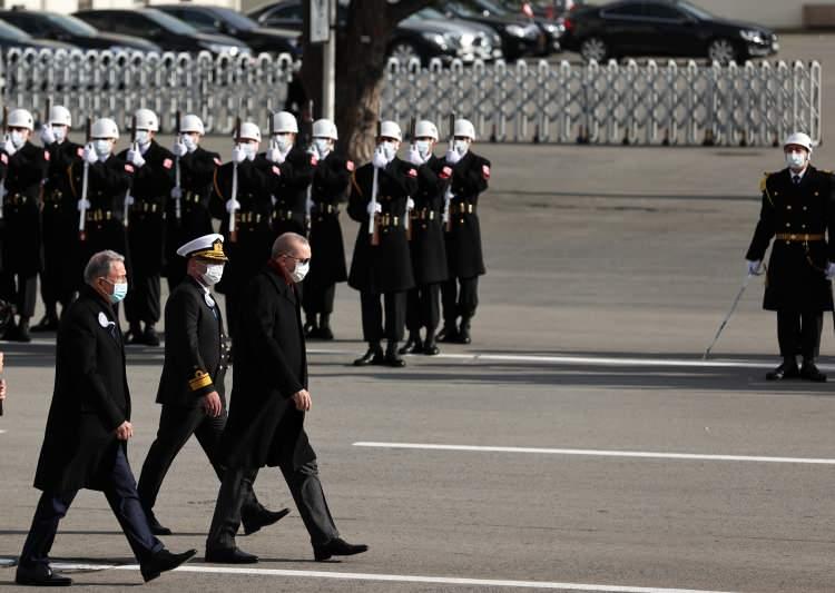 <p>Türkiye Cumhurbaşkanı Recep Tayyip Erdoğan, İstanbul Tersane Komutanlığında, MİLGEM Projesi'nin 5'inci gemisi İstanbul (F-515) Fırkateyni'nin Denize İniş ve Pakistan MİLGEM Korvet Projesi 3'üncü Gemi İlk Kaynak törenlerine katıldı. Törene, Milli Savunma Bakanı Hulusi Akar da (solda) katıldı.</p>

<p> </p>
