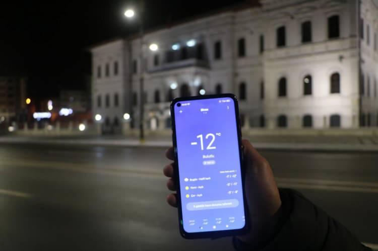 <p>Sivas'ta gece saatlerinde termometreler eksi 12 dereceyi gösterdi.</p>
