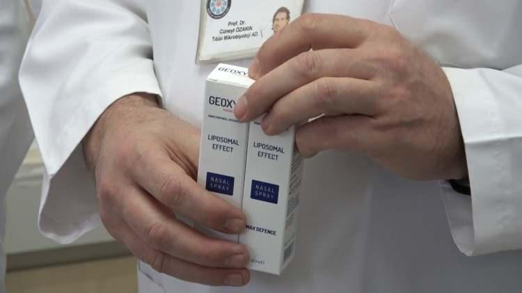<p>Bu süreçte testlerimiz devam ederken antiviral etkinliğini test etme ihtiyacı duyduk ama genel virüslere karşı etkinliğini test etmek için bağlantı kurarken korona virüs dünyada etkili olmaya başladı. Odak konumuz SARS-COV2 virüsü oldu. Bizde korona virüsle ilgili olarak etkisinin olduğunu göstermek için Şehime hocamın ve Çukurova Üniversitesindeki Atıl hocamın yardımıyla testler yaptık. Bakterilere, mantarlara ve özellikle SARS-COV2’ye karşı öldürücü etkisinin olduğunu ortaya koyduk” dedi.</p>