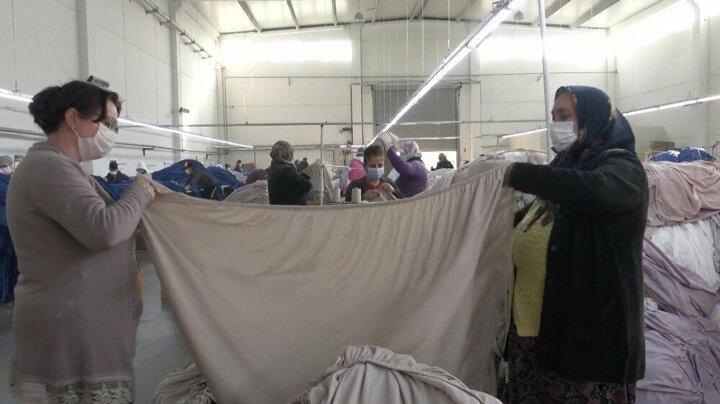 <p>Ge&ccedil;ici Koruma Altındaki Suriyeliler ve Ev Sahibi Toplum İ&ccedil;in Ekonomik Fırsatların Desteklenmesi Projesi kapsamında mesleki eğitimlerini tamamlayan ve mesleki sertifika alan mezun kursiyerler, kalifiye personel arayışında olan işverenlerle bir araya gelmeye devam ediyor.</p>
