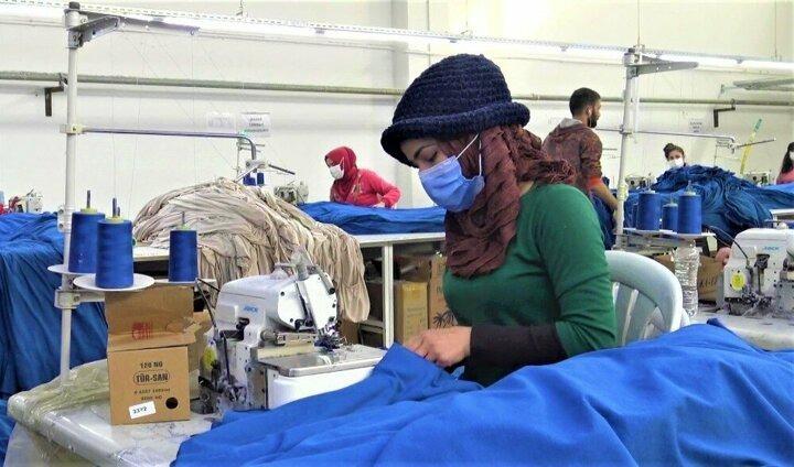 <p>Proje, Milli Eğitim Bakanlığı Hayat Boyu &Ouml;ğrenme Genel M&uuml;d&uuml;rl&uuml;ğ&uuml; Ar-Ge ve Projeler Daire Başkanlığı ve Alman Federal Ekonomik İş Birliği ve Kalkınma Bakanlığı adına Alman Uluslararası İş Birliği Kurumu (GİZ) tarafından Sığınmacılar ve G&ouml;&ccedil;menlerle Dayanışma Derneği iş birliği ile y&uuml;r&uuml;t&uuml;l&uuml;yor.</p>
