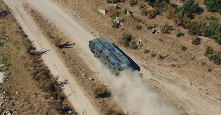 Türk mühendisler yaptı! Dev tankı sırtında taşıdı
