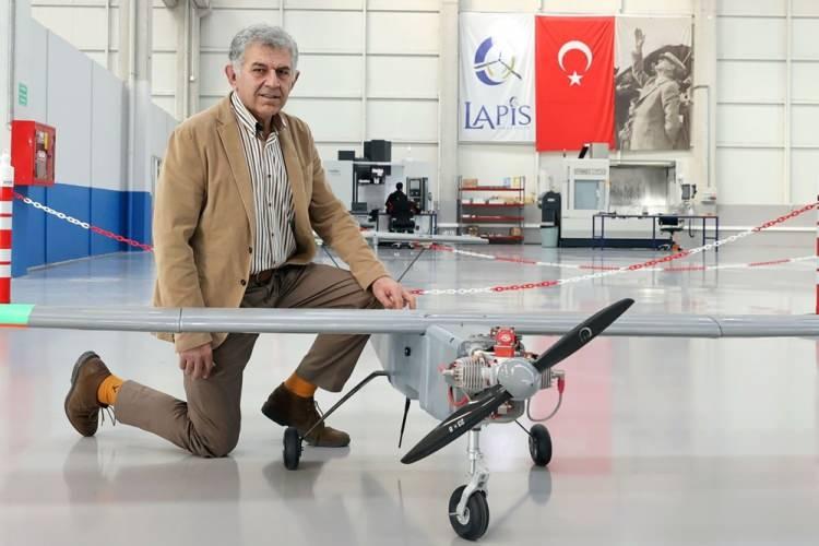 <p>Teknoparkta 2 ve 3 eksen gimballer ürettiklerini ve bugün seri üretim aşamasına gelen ürünlerin geliştirme sürecini tamamladıklarını belirten Sevgi, şöyle konuştu: "Bu süreçte çok rotorlu dediğimiz ve Lap 60 ismini verdiğimiz ürünün seri üretimini amaçladık.</p>