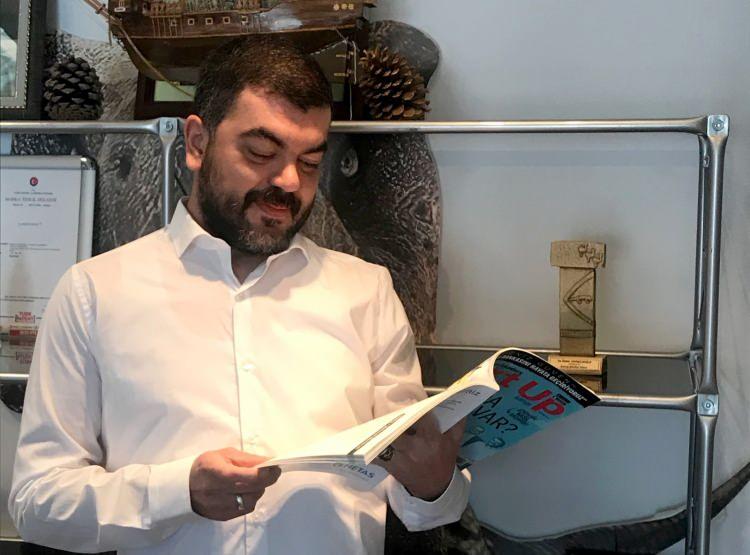 <p><strong>Borsa yatırımcılarına adeta bir yatırım kılavuzu niteliği taşıyan başlıklar şöyle:</strong></p>
<p>Hisse senedini ortaklık belgesi olarak görün</p>
<p>Ekonomist Önder Tavukçuoğlu, “Borsaya girerken aldığınız hisse senedini ortaklık belgesi olarak görün. Bunu yaptığınızda aldığınız hisseyi tanımak ve araştırmak zorunda kalacaksınız.”</p>