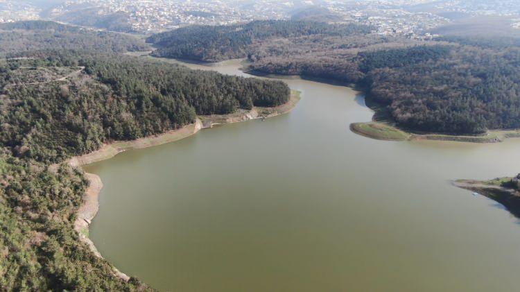 <p><strong>BARAJLARDA 337.58 MİLYON METRE KÜP SU BULUNUYOR</strong></p>
<p>İski verilerine göre İstanbul barajlarında şu anda 337.58 milyon metre küp su bulunuyor. İstanbul'un en fazla su bulunan barajı 100.59 milyon metre küple Ömerli barajı oldu. </p>
